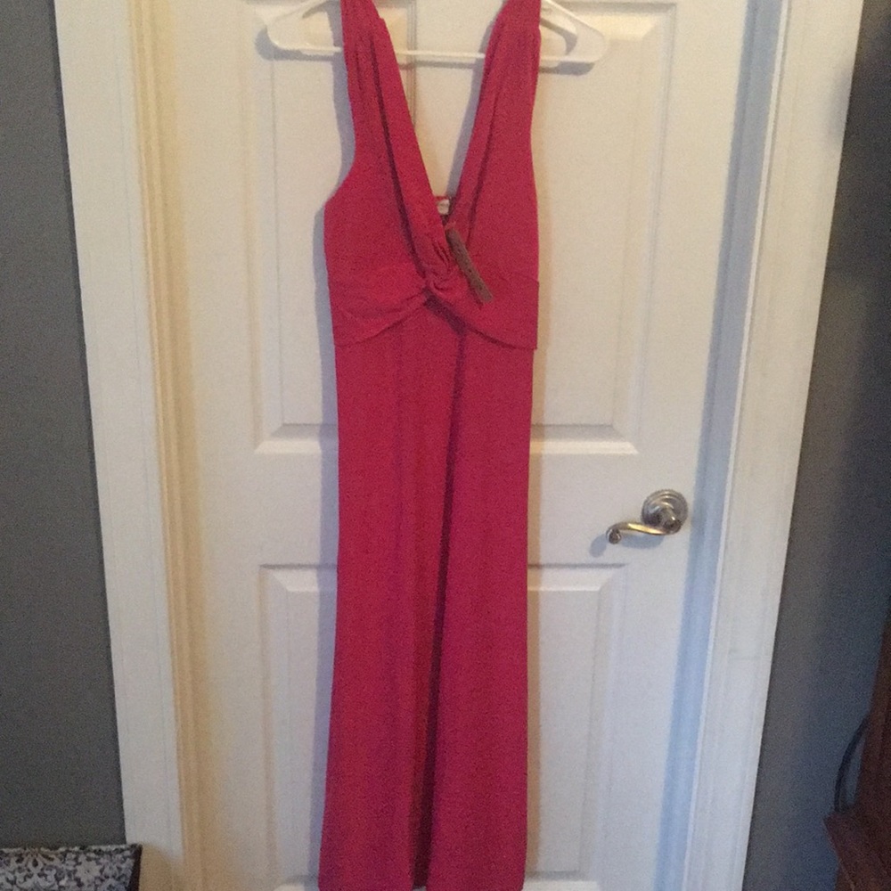 NWT kind pink dress that is sure to turn heads!